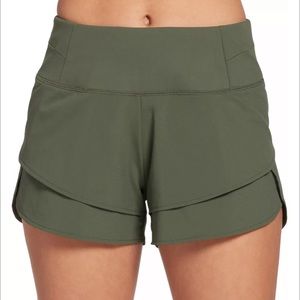 CALIA BY CARRIE UNDERWOOD WOMEN'S ANYWHERE PETAL HEM SHORTS